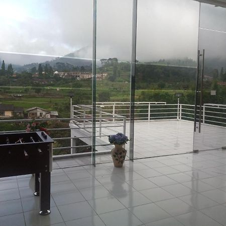 Villa Kaca 88 Cianjur Exterior photo