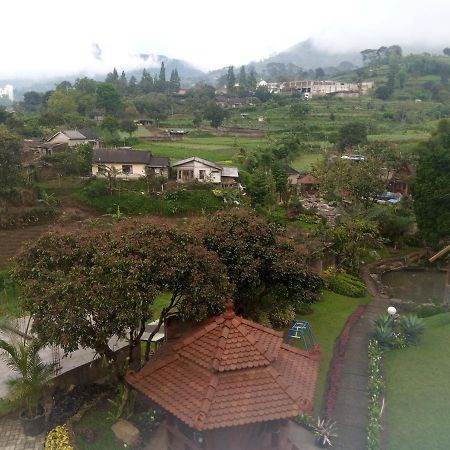 Villa Kaca 88 Cianjur Exterior photo