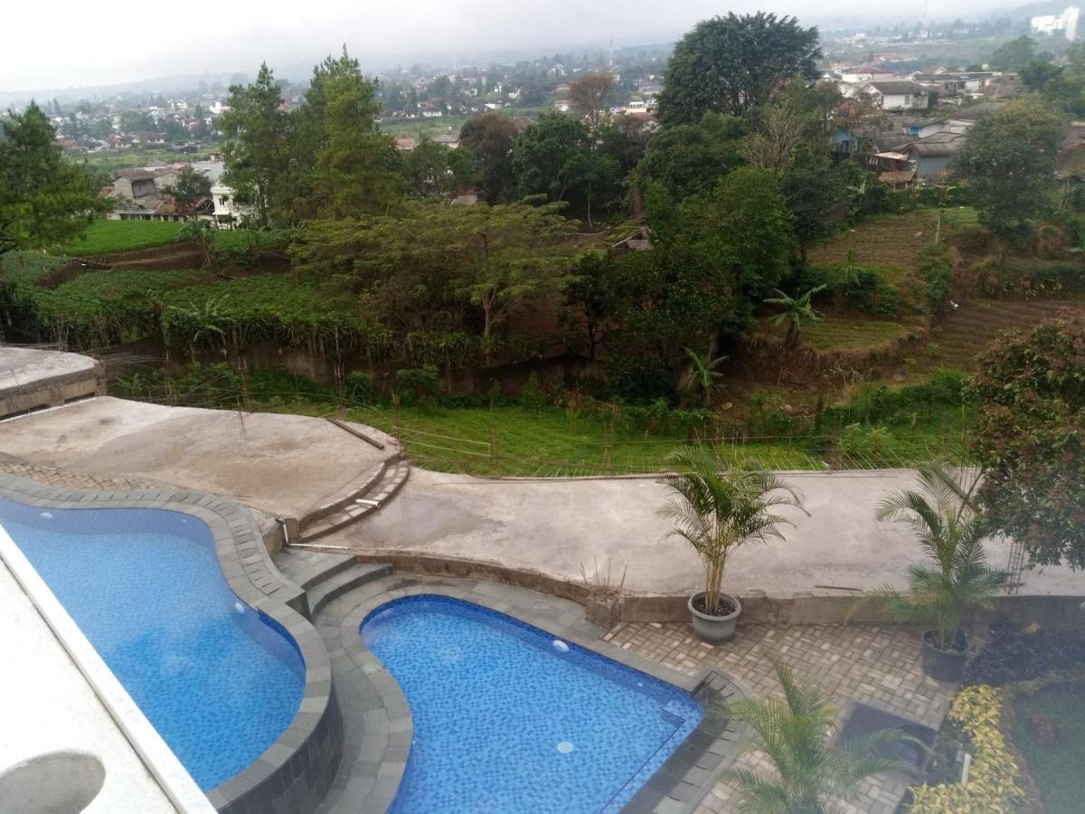 Villa Kaca 88 Cianjur Exterior photo